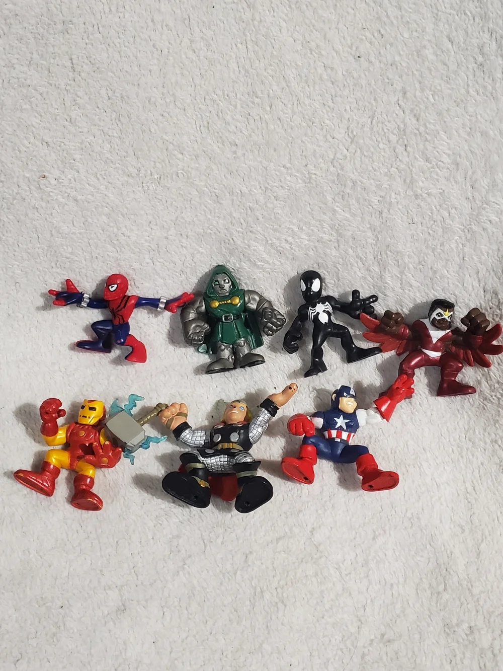Marvel Mini Action Figure Set - Red, Blue, Black, Green, Yellow